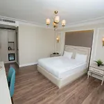 Hotel The Charm - Old 4*