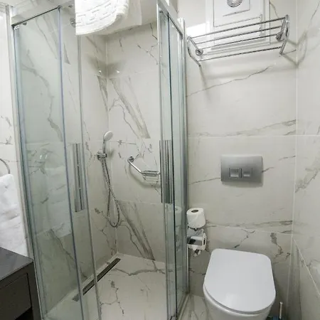 The Charm - Old מלון איסטמבול