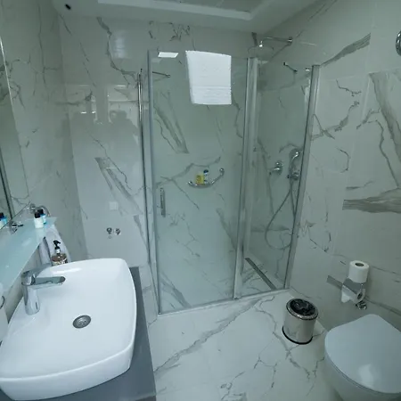 The Charm - Old מלון איסטמבול