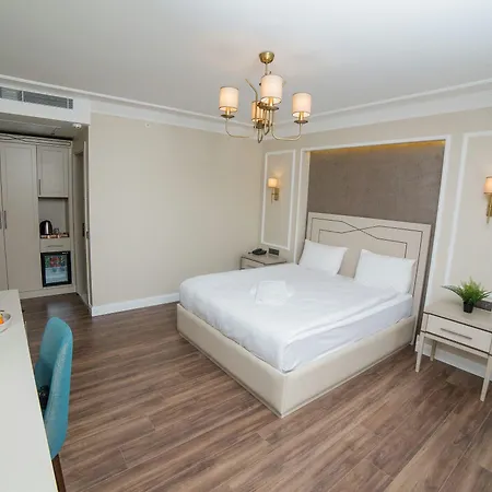 Hotel The Charm - Old 4*
