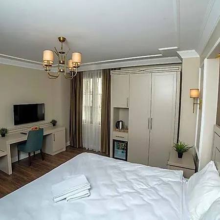 Hotel The Charm - Old 4*
