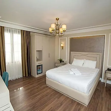 Hotel The Charm - Old 4*