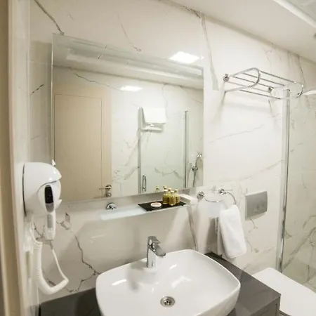 Hotel The Charm - Old 4*