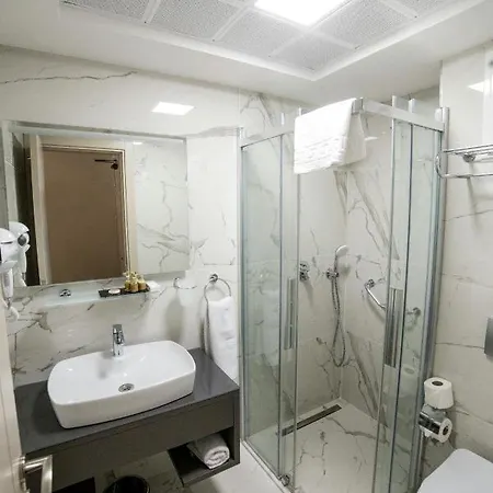 Hotel The Charm - Old 4*